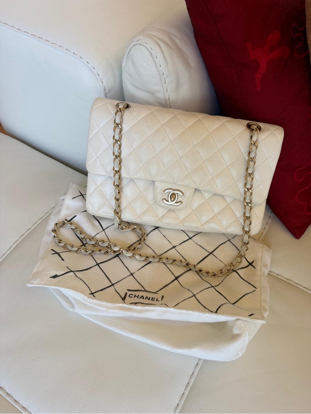 CHANEL Cream Quilted Shoulder Bag with Gold Chain